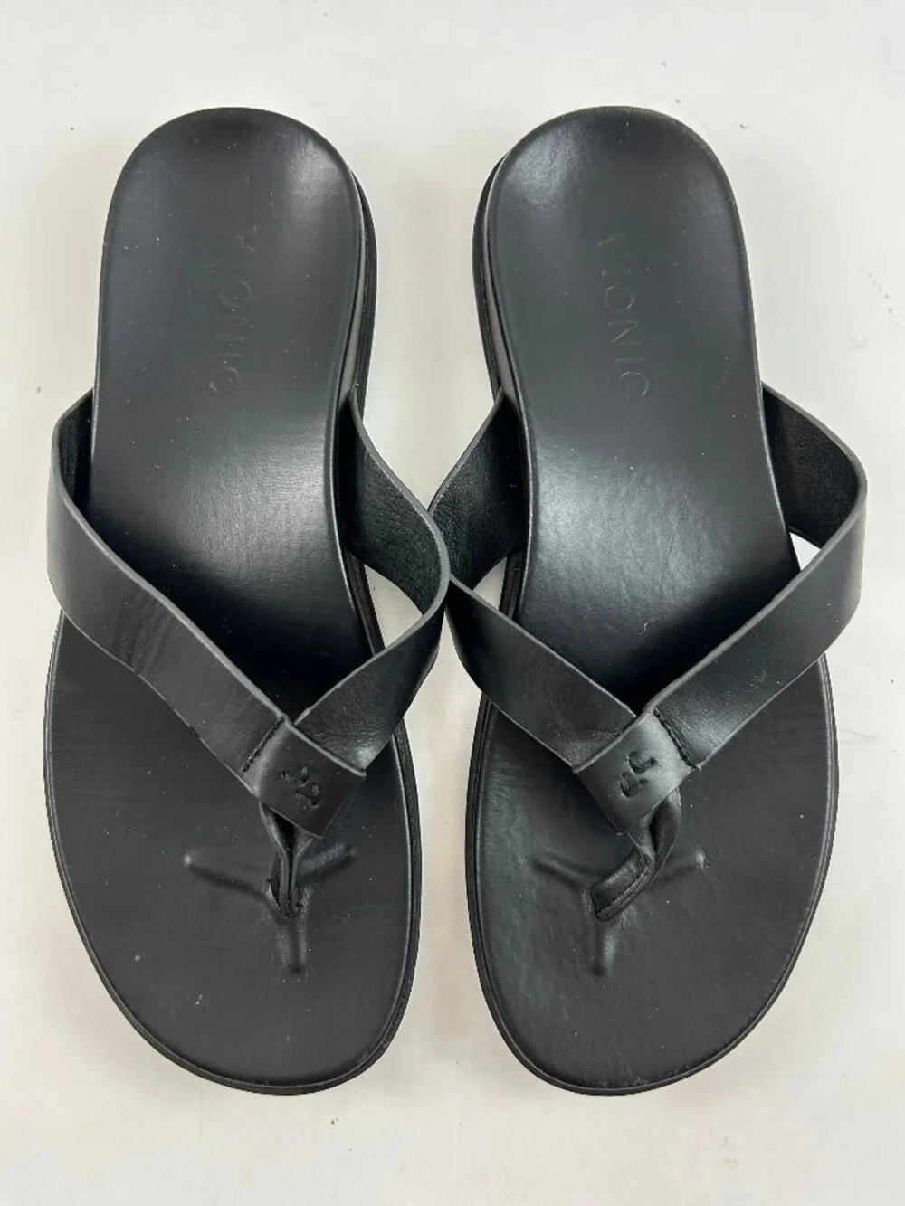 VIONIC Men's Elijah Leather Thong Flip Flop Sandals in Black 10